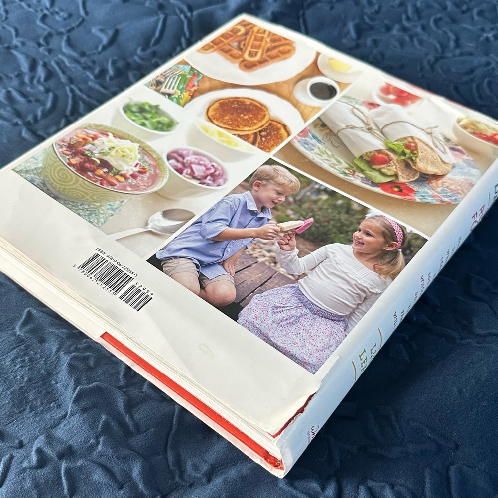 White and Red Cookbook Collection for Culinary Enthusiasts - Picture 3 of 8